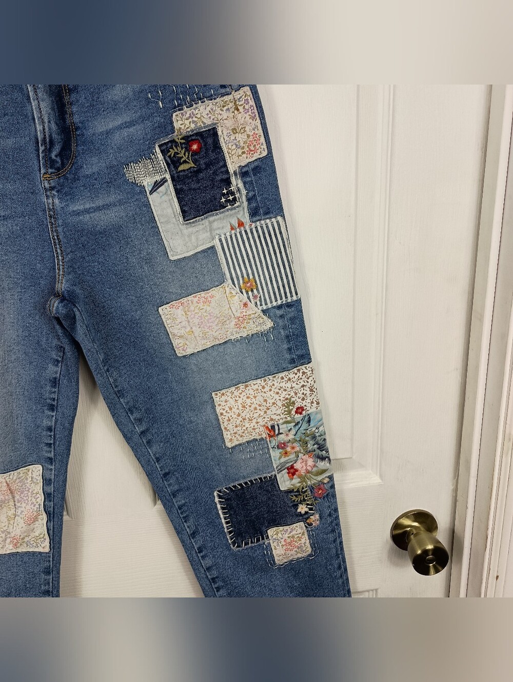 Driftwood Patchwork Jeans Womens 26 Blue Royce Crop Raw Hem Cuff Straight Floral - Picture 6 of 11